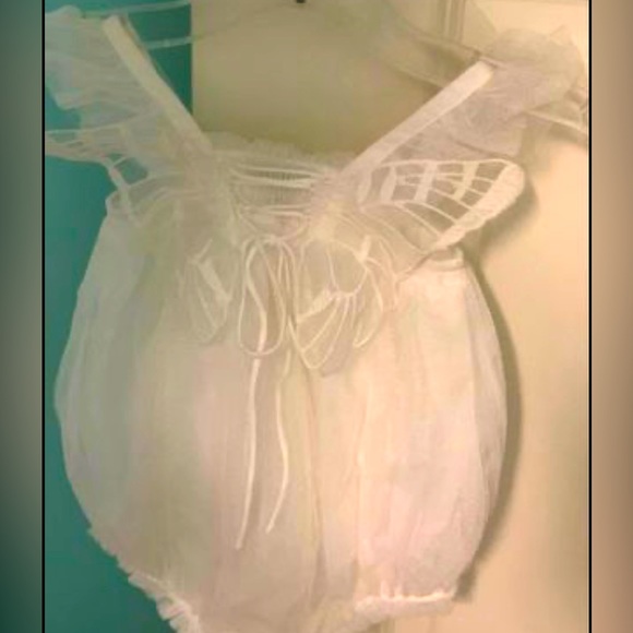 Butterfly Back Boutique Baby Girl Romper White - Size 12M - Excellent Condition - Picture 1 of 2